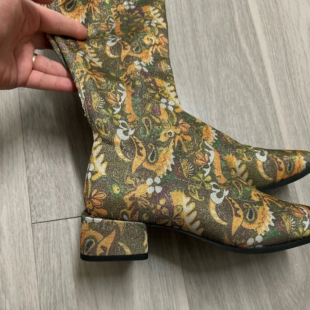 NWT Chelsea & Violet Zayla Floral Print Tall Boots Size 7.5
